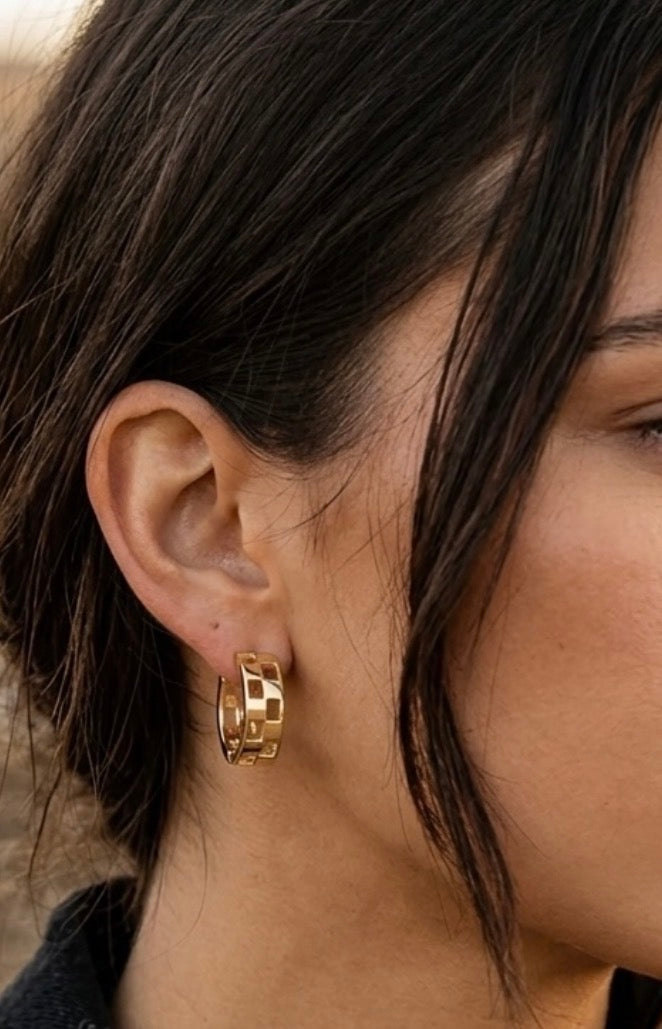 Check Cutout Huggies